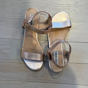 Steve Madden Metallic Rose Sandals